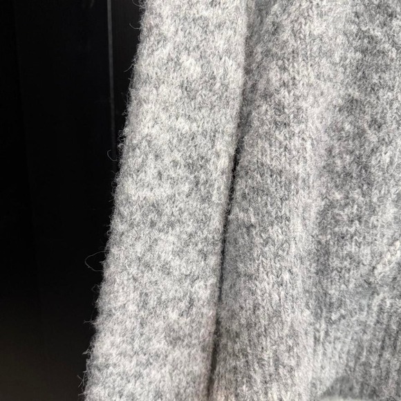 Grey American‎ Eagle cropped sweater - Picture 3 of 8